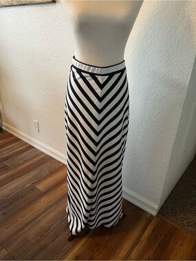 Jules & Leopold Black and White Chevron Maxi Skirt